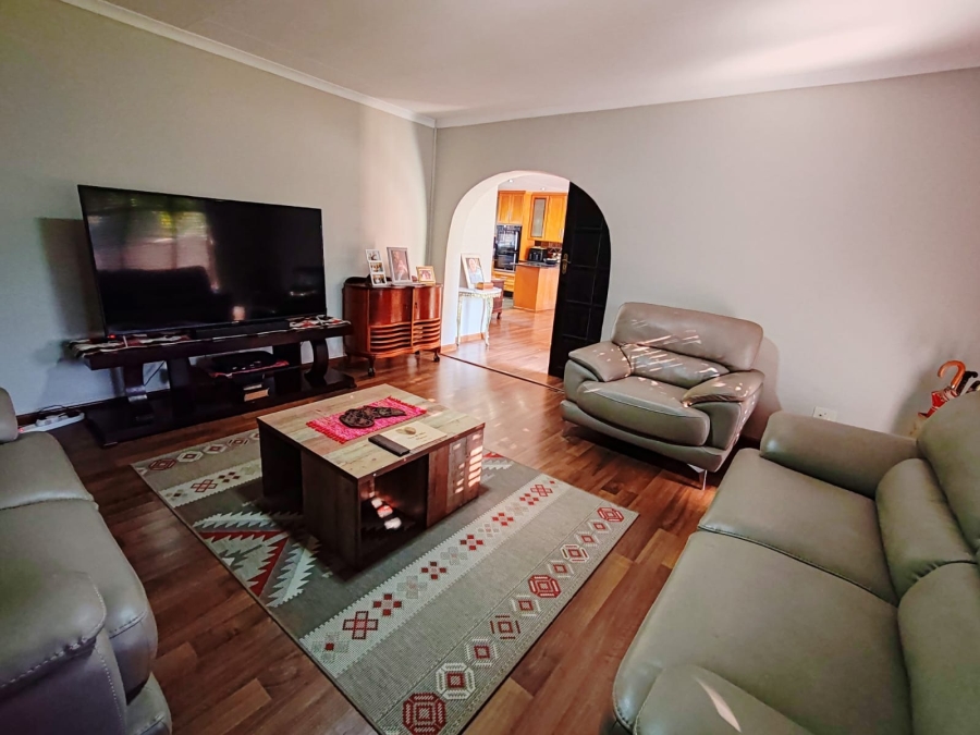 5 Bedroom Property for Sale in Grimbeeck Park North West